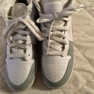 Nike Air Jordan 1 mid 4.5 youth 6 women’s